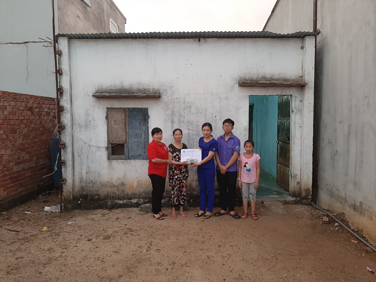 Chung tay với HSSV vượt khó