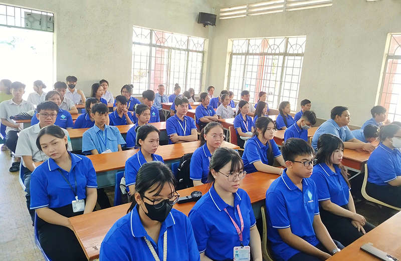 Cựu sinh viên thành đạt khoa Nữ Công - CBTP&QTNH