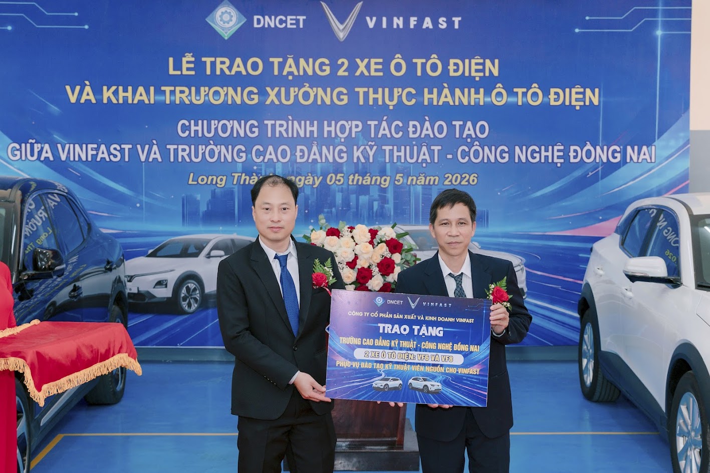 Trao tang xe Vin